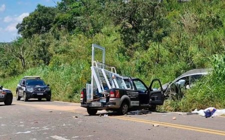 Acidente próximo ao trevo de Conceição da Aparecida deixa condutor ferido e bloqueia o trânsito