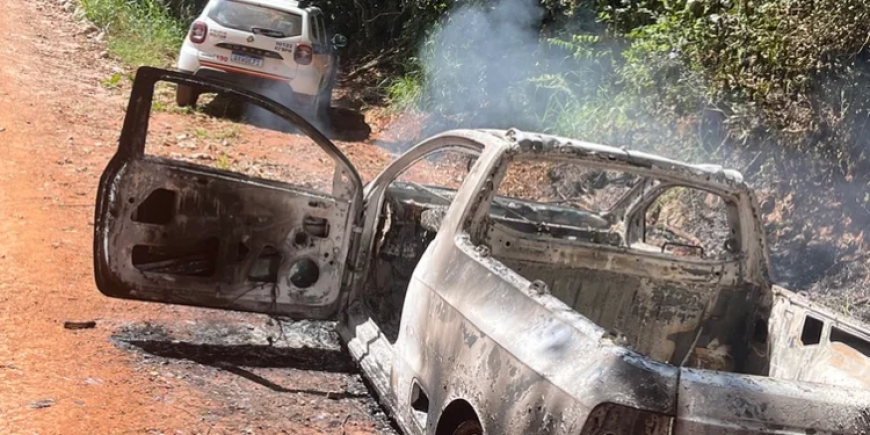 Caminhonete pega fogo na zona rural de Nova Resende
