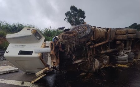 Carreta que transportava soja tomba na BR-146, na "Serra de São Pedro da União"