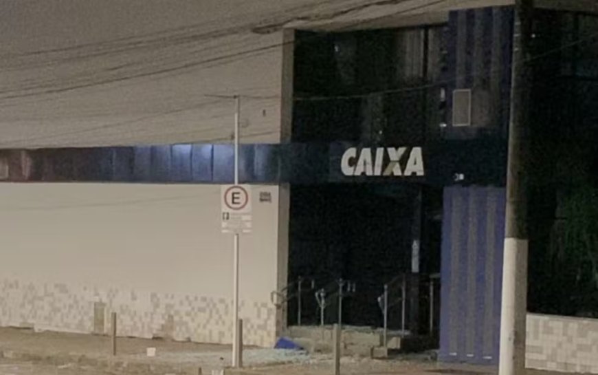 Madrugada tensa em Guaxupé: criminosos atacam agência da Caixa Econômica Federal e quartel da PM