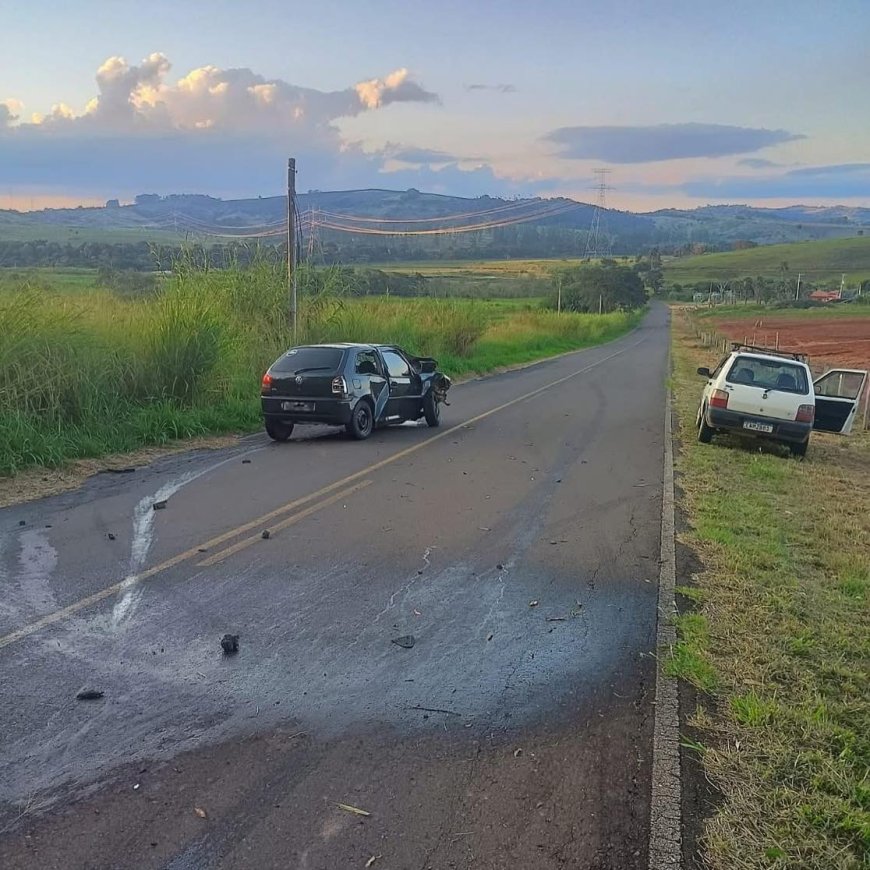 Condutora de Tapiratiba bate veículo em árvore na vicinal entre Mococa e Igaraí