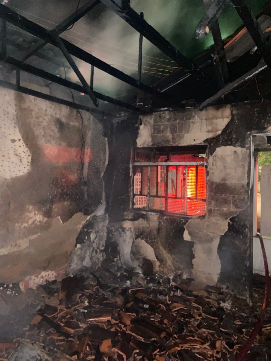 Em Guaranésia, parte do telhado de residência desaba após incêndio se alastrar