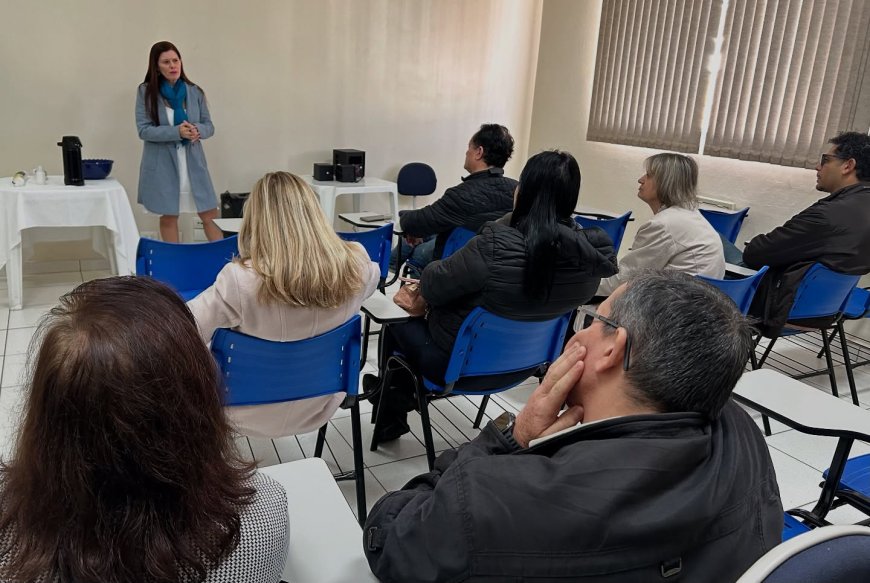 Diretora do Procon de Guaxupé orienta comerciantes sobre precificação em vitrines na ACIG