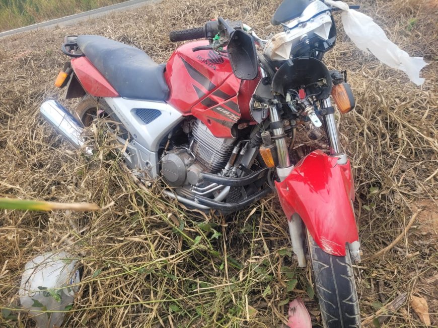 Acidente com motocicleta deixa pai e filho feridos na BR-491, próximo à Guaranésia
