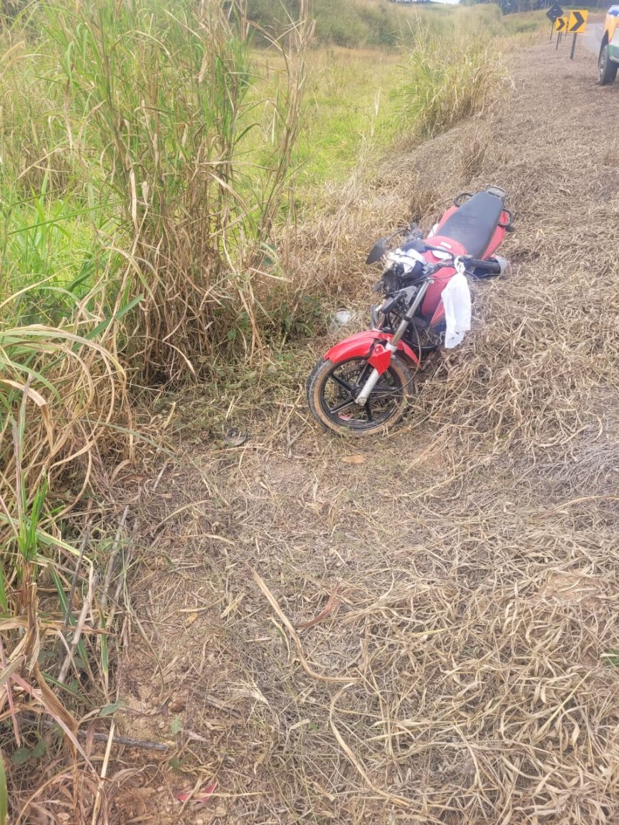 Acidente com motocicleta deixa pai e filho feridos na BR-491, próximo à Guaranésia