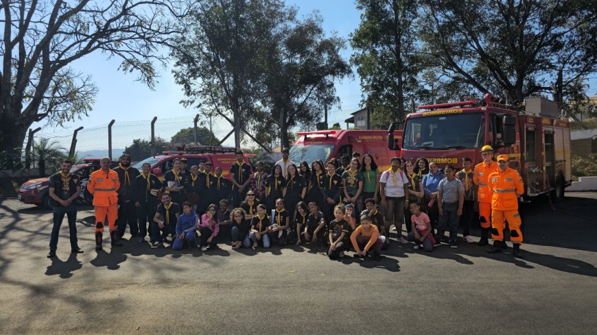 Corpo de Bombeiros de Guaxupé recebe a visita do Clube dos Desbravadores Águias de Ouro
