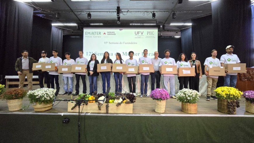 Emater-MG entrega notebooks a jovens rurais para fortalecer a gestão nas propriedades