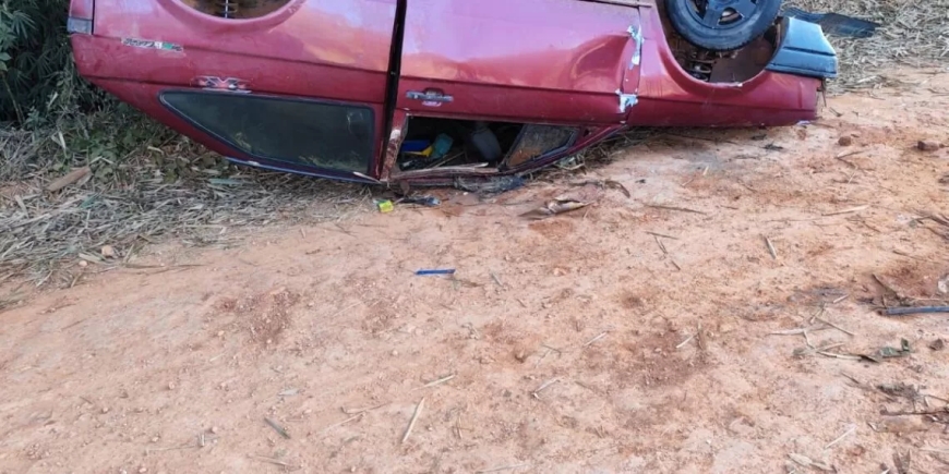 Veículo capota na zona rural de Conceição da Aparecida e leva casal a óbito