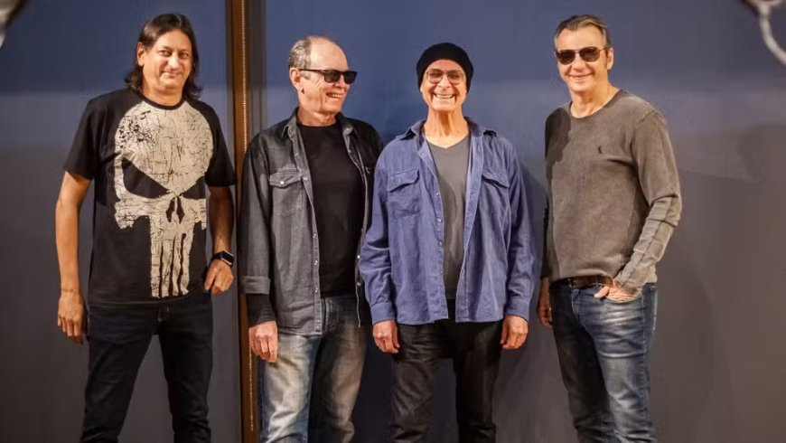 Banda 14 Bis faz show na abertura da Feira do Livro de Passos