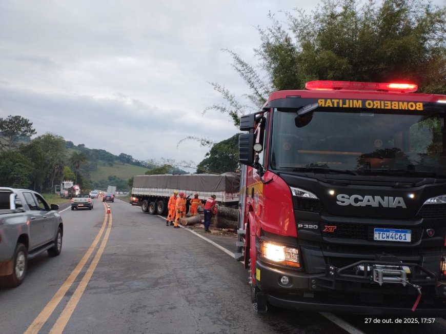 Colisão de carreta gera obstrução do trânsito em trecho da BR-491