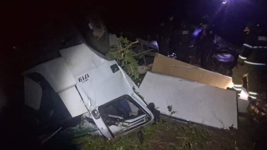 Caminhoneiro de 32 anos morre em capotamento na BR-459