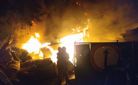 Incêndio de grandes proporções atinge depósito de reciclagem no Sul de Minas