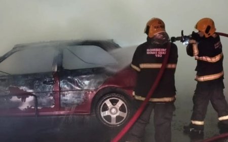 Veículo incendeia-se após bater em grade de proteção de ponte em Guaxupé