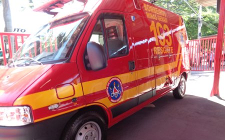 Homem esfaqueado invade confraternização e pede socorro