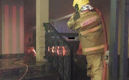 Caminhonete incendeia-se em garagem de residência em Guaxupé