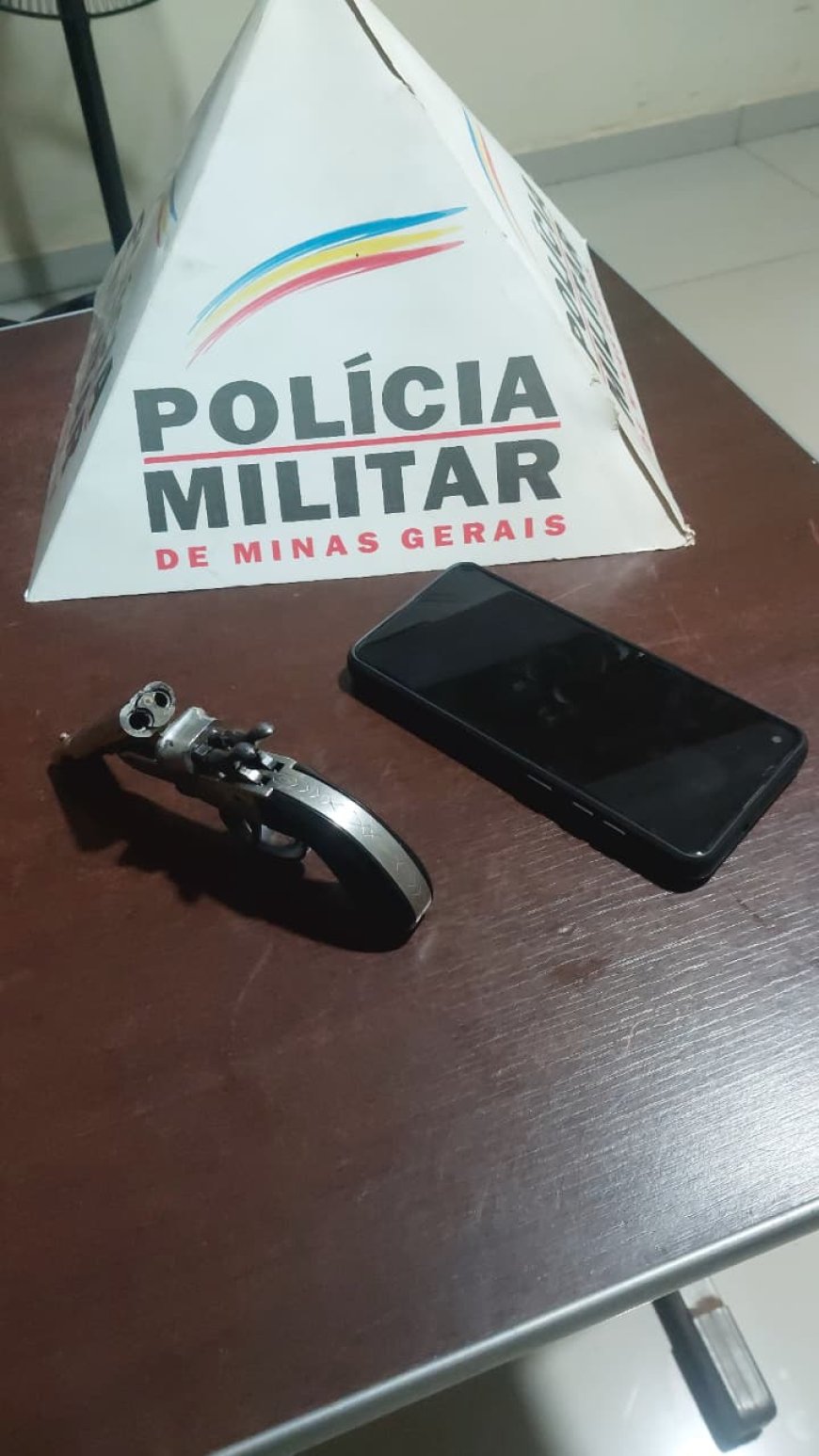 Polícia Militar apreende arma e menor por roubo e recupera celular na BR-265, em Jacuí