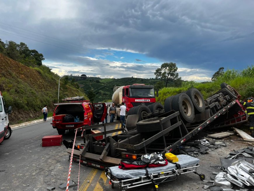 Capotamento de caminhão na serra de São Pedro da União deixa motorista preso às ferragens