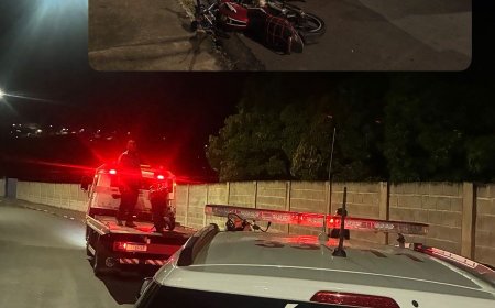 Motociclista sem carteira é preso pela PM por direção perigosa na Praça da Saudade, em Guaxupé