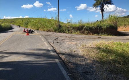 Motociclista em alta velocidade bate contra porta de caminhão e é socorrido com politraumatismos