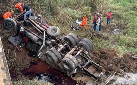 Caminhoneiro perde o controle do veículo e vai a óbito após um dos pneus estourar e cair em ponte na MGC-267