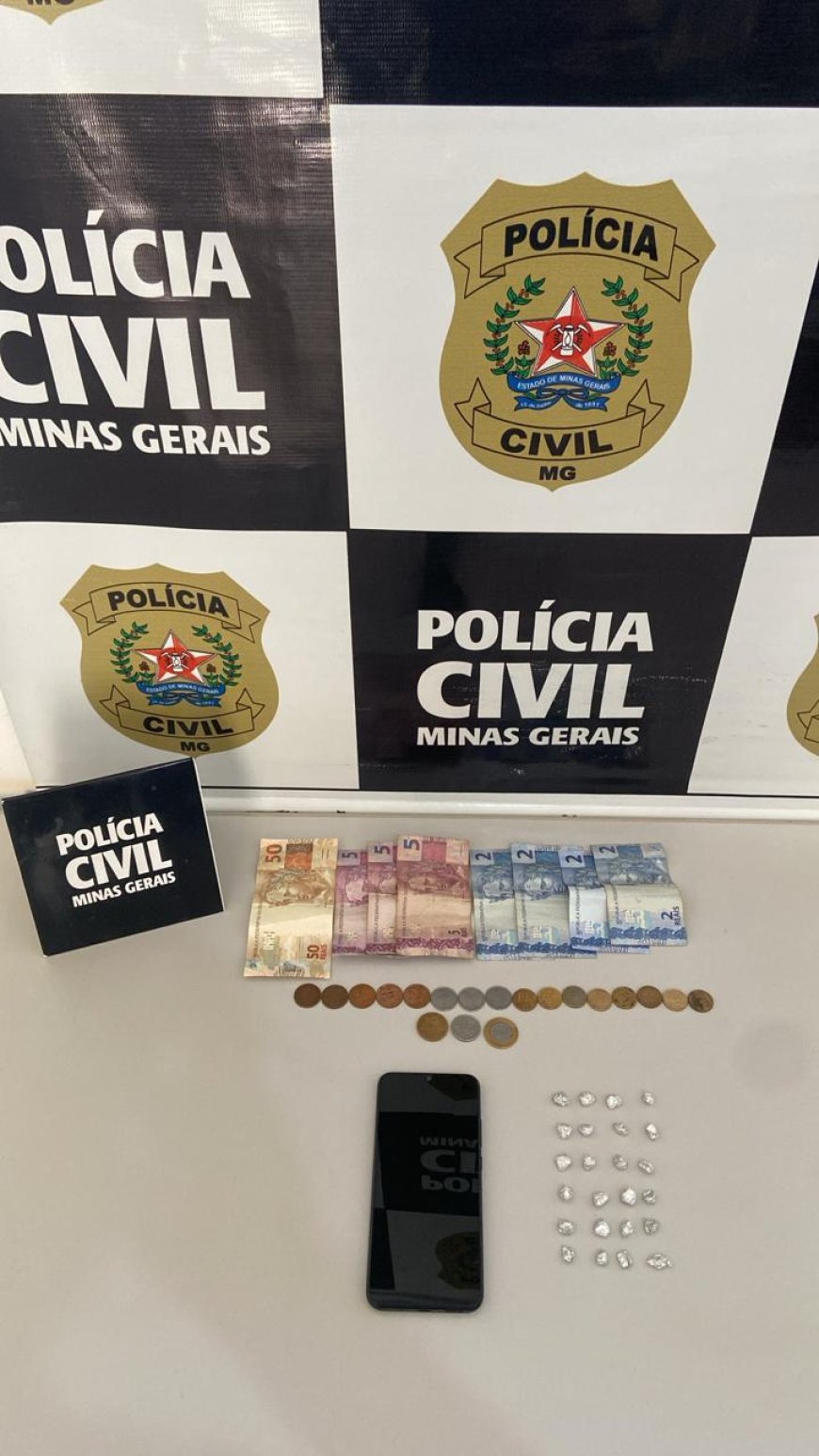 Em Nova Resende, casal é preso por tráfico de drogas após monitoramento de imóvel