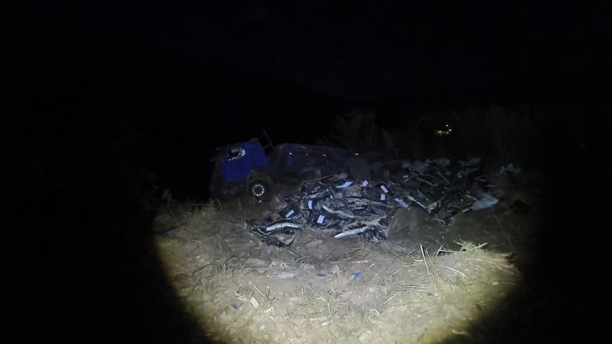 Motorista fica ferido ao saltar de caminhão em movimento após perder o controle do veículo em rodovia no Sul de Minas