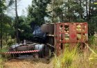 Capotamento de caminhão carregado com botijões de gás deixa motorista e ajudante feridos na MG-146