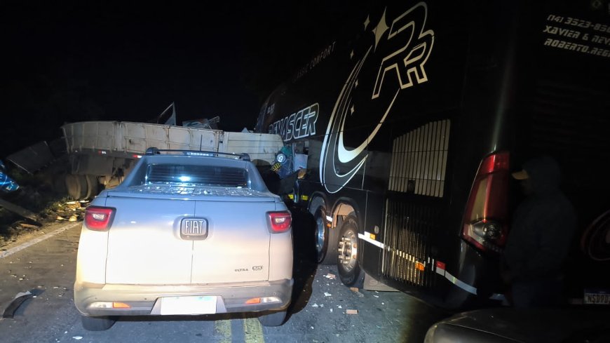 Tragédia na MG-050: colisão entre ônibus e caminhão deixa mortos e feridos no Sul de Minas