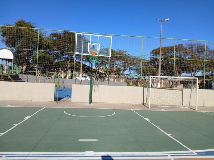 Quadra externa do Poliesportivo de Guaxupé recebe novas tabelas de basquete