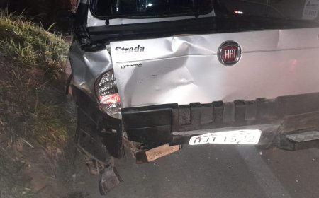 Acidente entre duas caminhonetes causa prejuízos na MG-179