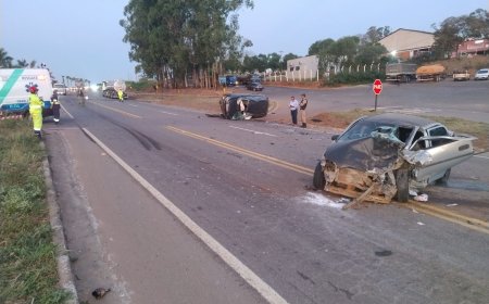 Grave acidente deixa dois feridos em colisão frontal na MGC-491
