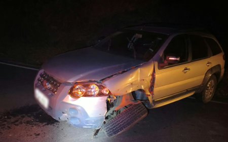 Flagrado no bafômetro: Idoso saindo de bar invade pista e bate de frente com Ford/Ka no Sul de Minas