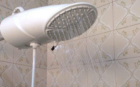 Cinco minutos a mais no banho podem pesar quanto na conta de luz? Veja a diferença com a ajuda da Cemig