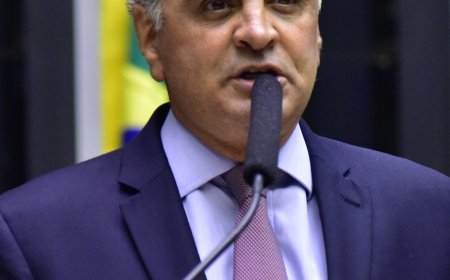 Aécio Neves recua, muda de ideia e vai disputar o Senado por Minas Gerais