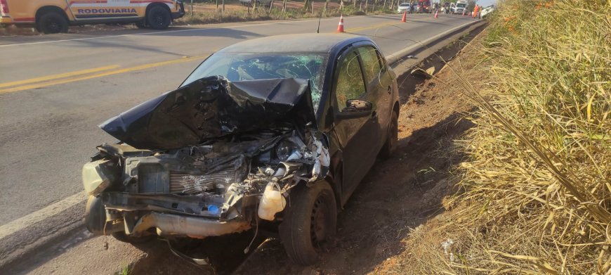 Acidente envolvendo quatro veículos deixa mulher gravemente ferida na MG-369