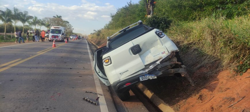 Acidente envolvendo quatro veículos deixa mulher gravemente ferida na MG-369