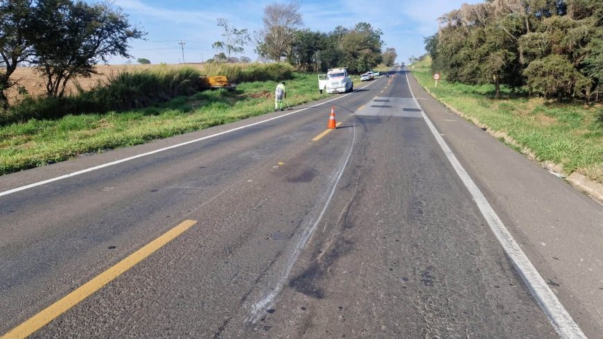 Grave acidente entre moto e caminhão mata motociclista na MG-050