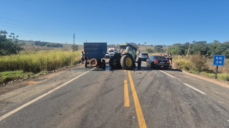 Acidente entre trator e bitrem deixa ferido na MGC-491 em Monte Santo de Minas