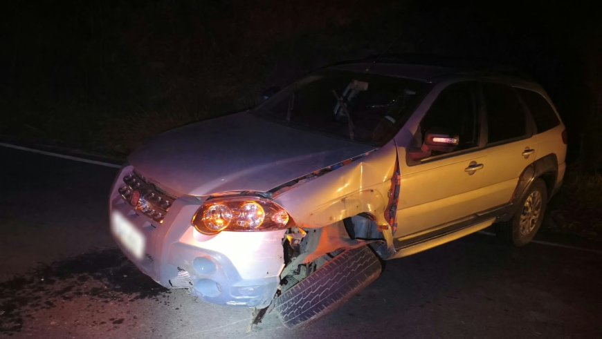 Flagrado no bafômetro: Idoso saindo de bar invade pista e bate de frente com Ford/Ka no Sul de Minas