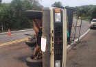 Falha mecânica provoca tombamento de caminhonete e deixa ferido grave na BR-265, entre Jacuí e Paraíso