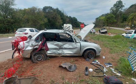 Grave acidente entre dois carros deixa quatro feridos na MGC-491