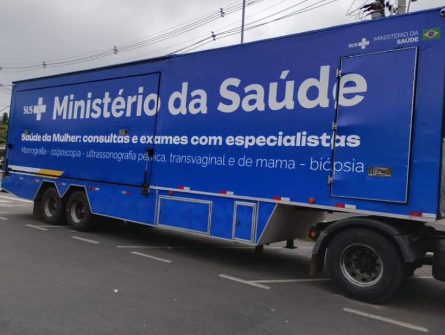 Representante do Ministério da Saúde visita carreta da mulher em Guaxupé
