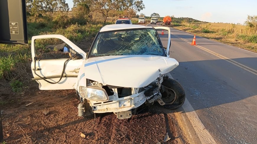 Ultrapassagem proibida causa colisão frontal tripla na MGC-369 e deixa quatro feridos