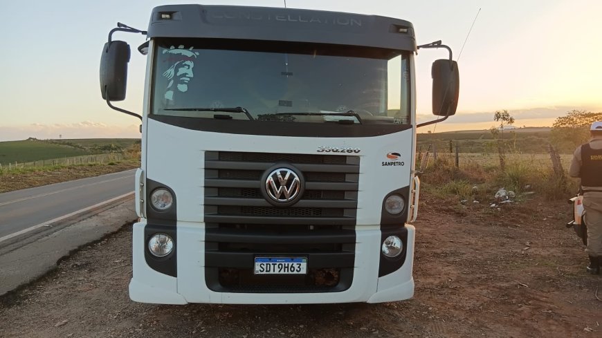 Ultrapassagem proibida causa colisão frontal tripla na MGC-369 e deixa quatro feridos