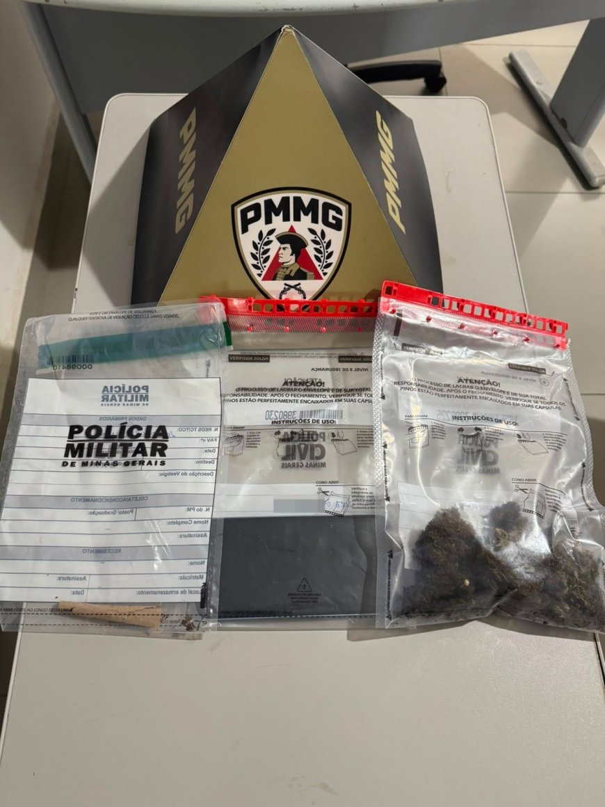 Foragido tenta jogar maconha no vaso sanitário ao ver a PM, mas acaba preso em Muzambinho