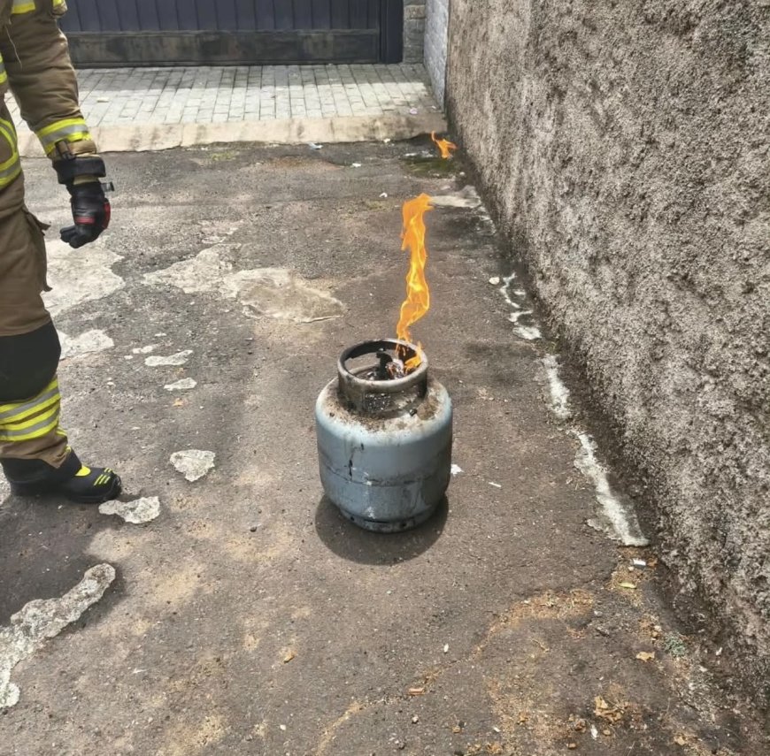Vazamento em botijão causa incêndio e destrói eletrodoméstico em residência de Guaxupé